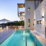 Hyades B A Premier Luxury Getaway Near Drymon