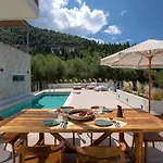 Hyades B A Premier Luxury Getaway Near Drymon