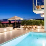 Villa Hyades B A Premier Luxury Getaway Near *