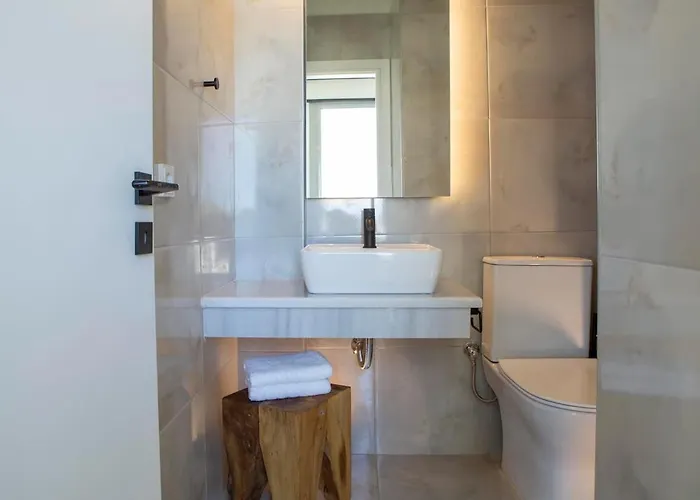 Villa Hyades B A Premier Luxury Getaway Near *